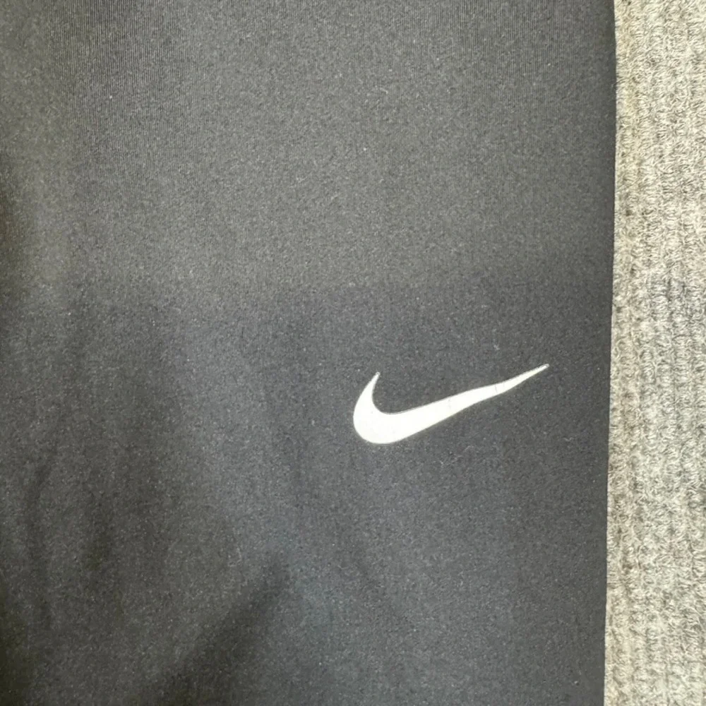 Nike Pro Womens Black Training Leggings Mid Rise Crop CZ9803-013 Size L